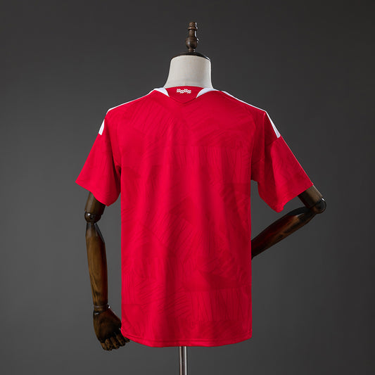 Camiseta Benfica 2026/27 primera equipación versión fan detalle escudo Sport Lisboa – Cortita y al Pie