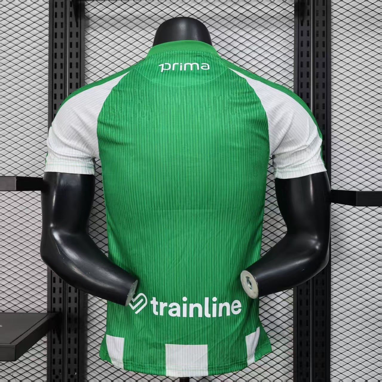Camiseta Real Betis 2025/26 primera equipación versión jugador detalle escudo – Cortita y al Pie