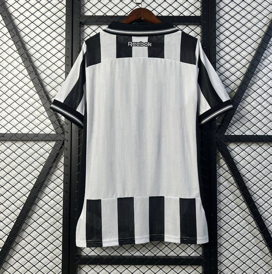 Camiseta Botafogo 2025/26 primera equipación versión fan detalle escudo – Cortita y al Pie