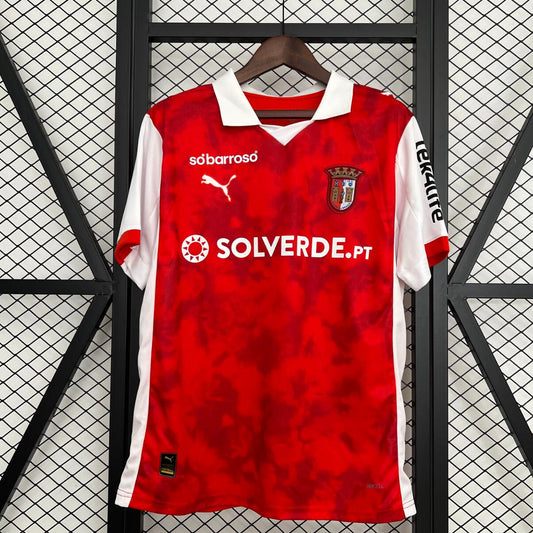 Camiseta Braga 2025/26 primera equipación versión fan roja Primavera Sound – Cortita y al Pie