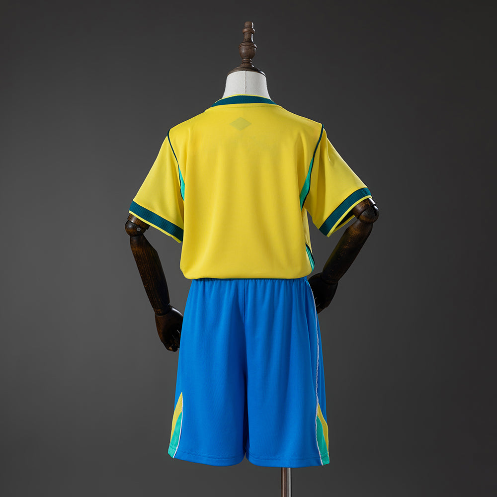 Camiseta Brasil Mundial 2026 primera equipación versión niño detalle escudo – Cortita y al Pie