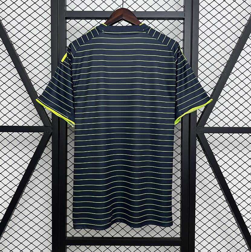 Camiseta Celtic 2025/26 segunda equipación versión fan detalle escudo – Cortita y al Pie