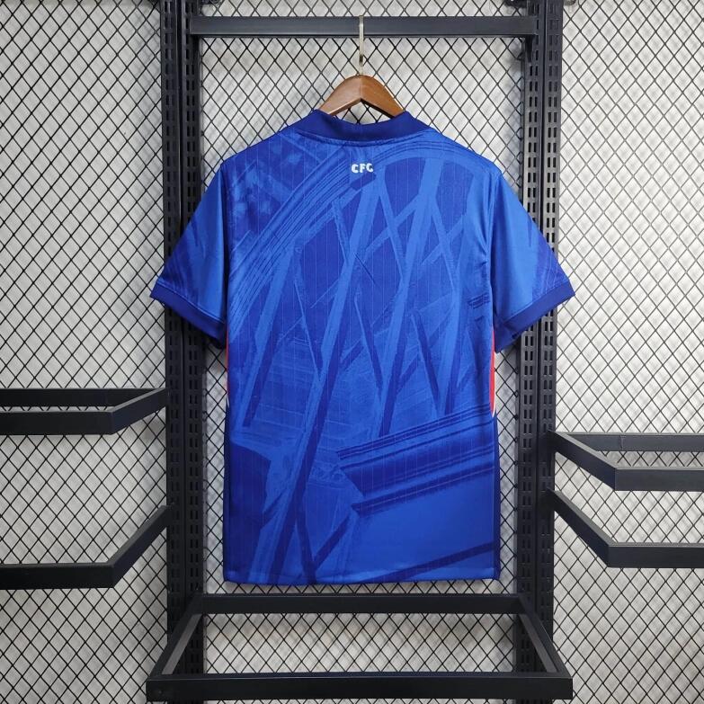 Camiseta Chelsea 2025/26 primera equipación versión fan detalle escudo – Cortita y al Pie