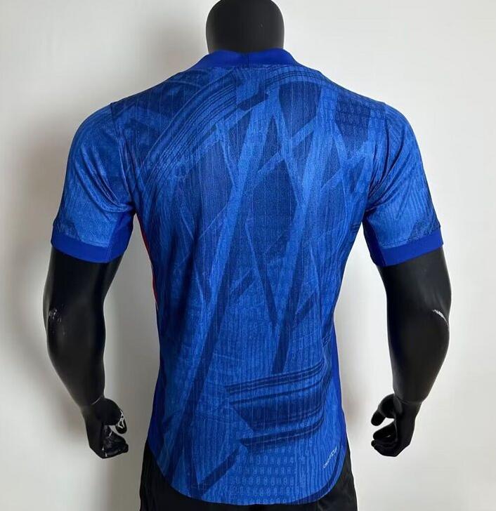 Camiseta Chelsea 2025/26 primera equipación versión jugador detalle escudo – Cortita y al Pie