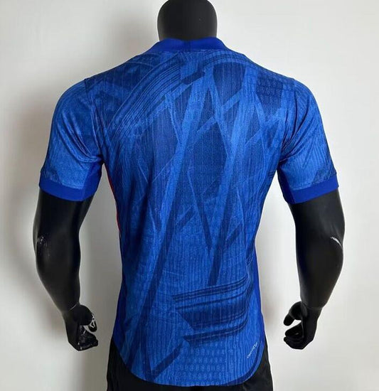Camiseta Chelsea 2025/26 primera equipación versión jugador detalle escudo – Cortita y al Pie