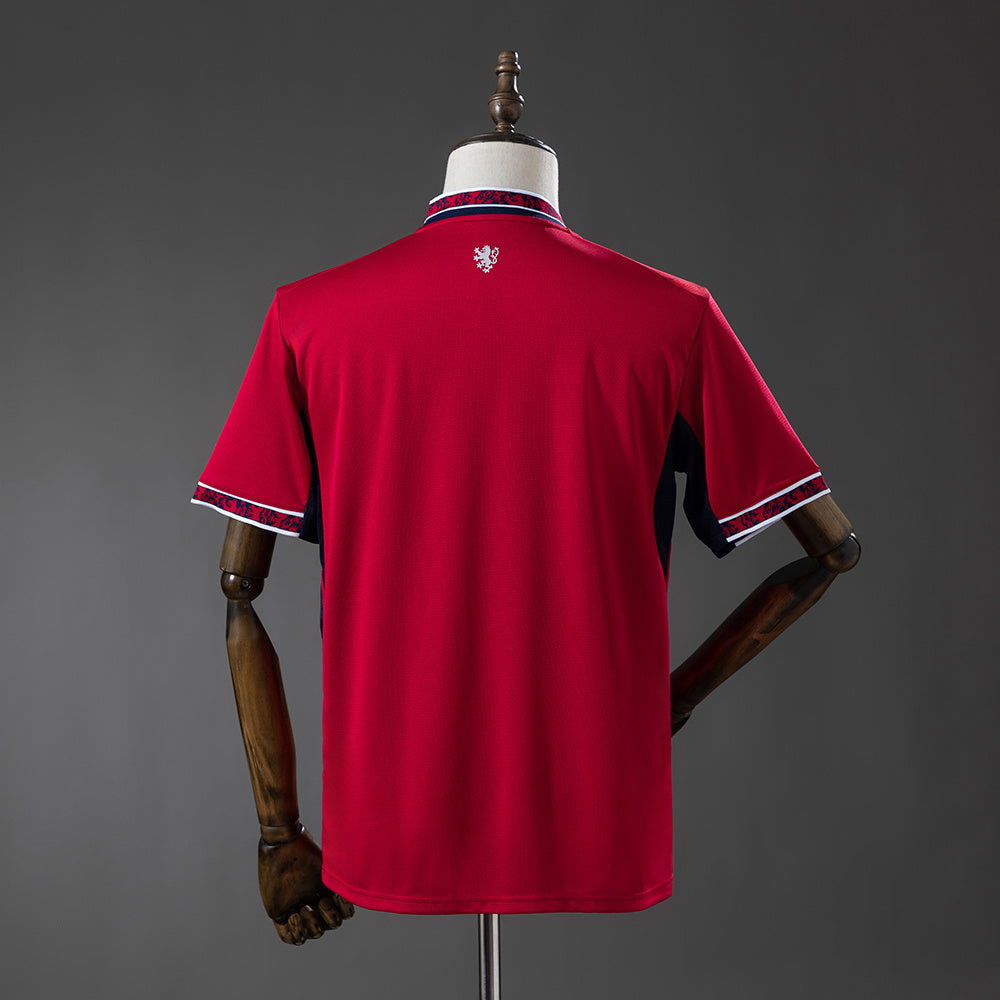 Camiseta República Checa Mundial 2026 primera equipación versión fan detalle escudo – Cortita y al Pie
