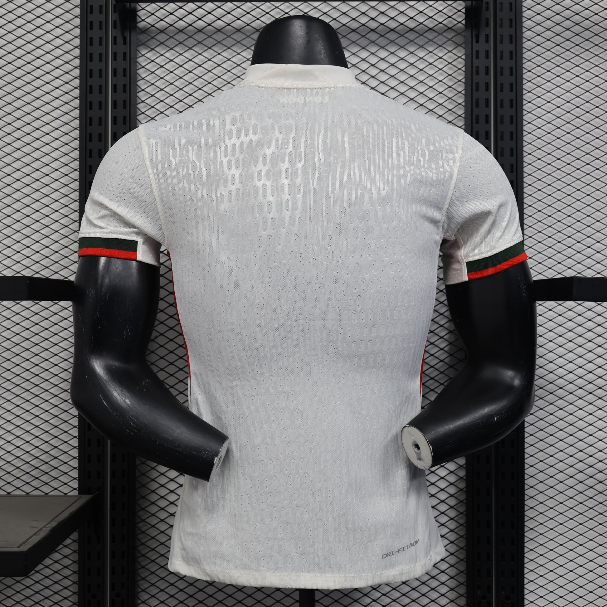 Camiseta Chelsea 2025/26 segunda equipación versión jugador detalle escudo – Cortita y al Pie