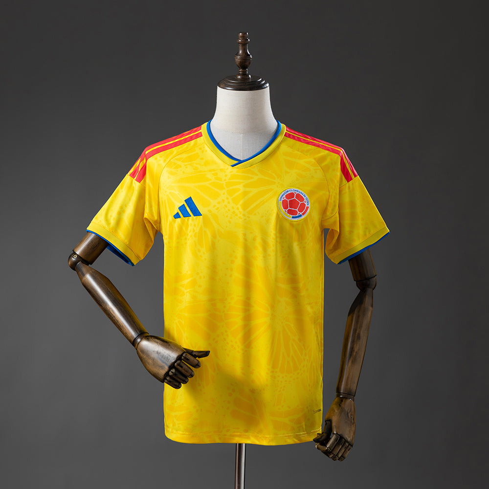 Camiseta Colombia Mundial 2026 primera equipación versión fan amarilla James Rodríguez – Cortita y al Pie