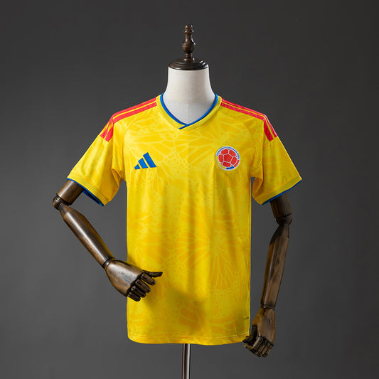 Camiseta Colombia Mundial 2026 primera equipación versión fan amarilla James Rodríguez – Cortita y al Pie