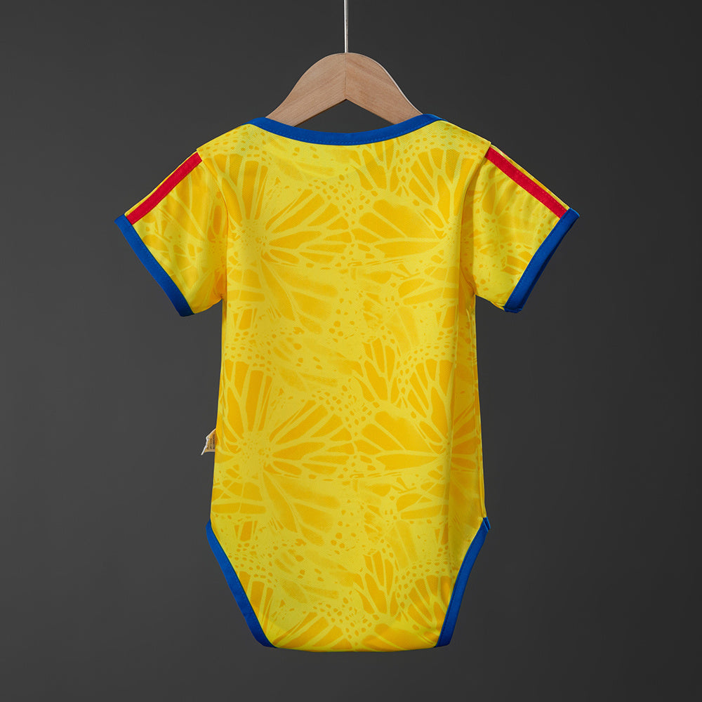 Body Colombia Mundial 2026 primera equipación versión bebé detalle escudo – Cortita y al Pie