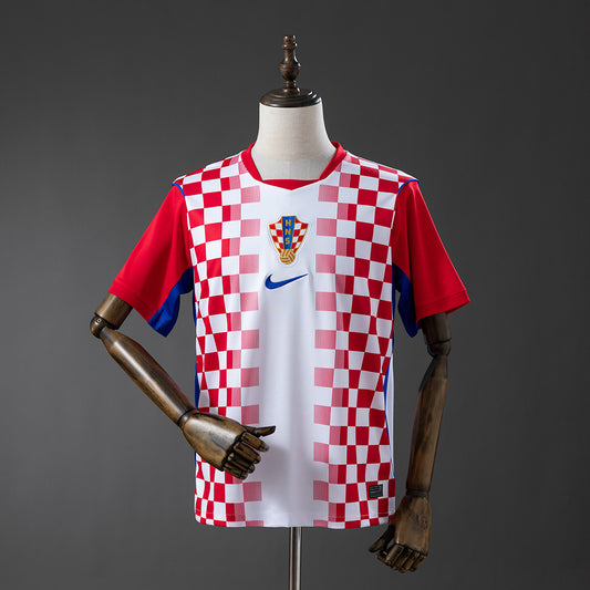 Camiseta Croacia Mundial 2026 primera equipación versión fan cuadros Modric – Cortita y al Pie