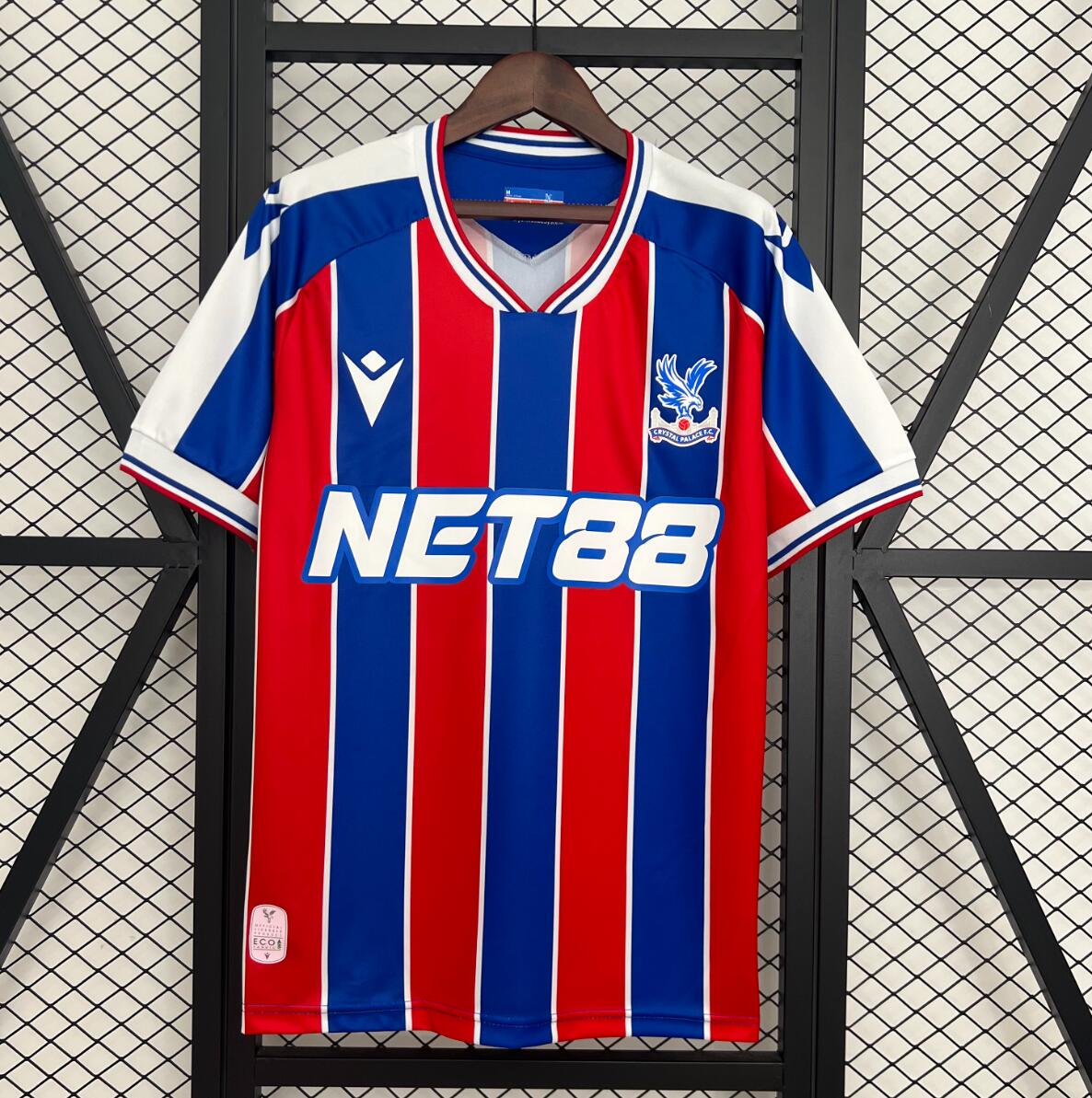 Camiseta Crystal Palace 2025/26 primera equipación versión fan Eagles Selhurst Park – Cortita y al Pie