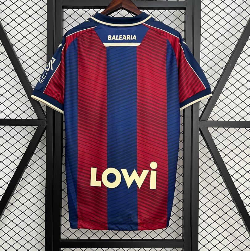 Camiseta Levante UD 2025/26 primera equipación versión fan detalle escudo – Cortita y al Pie