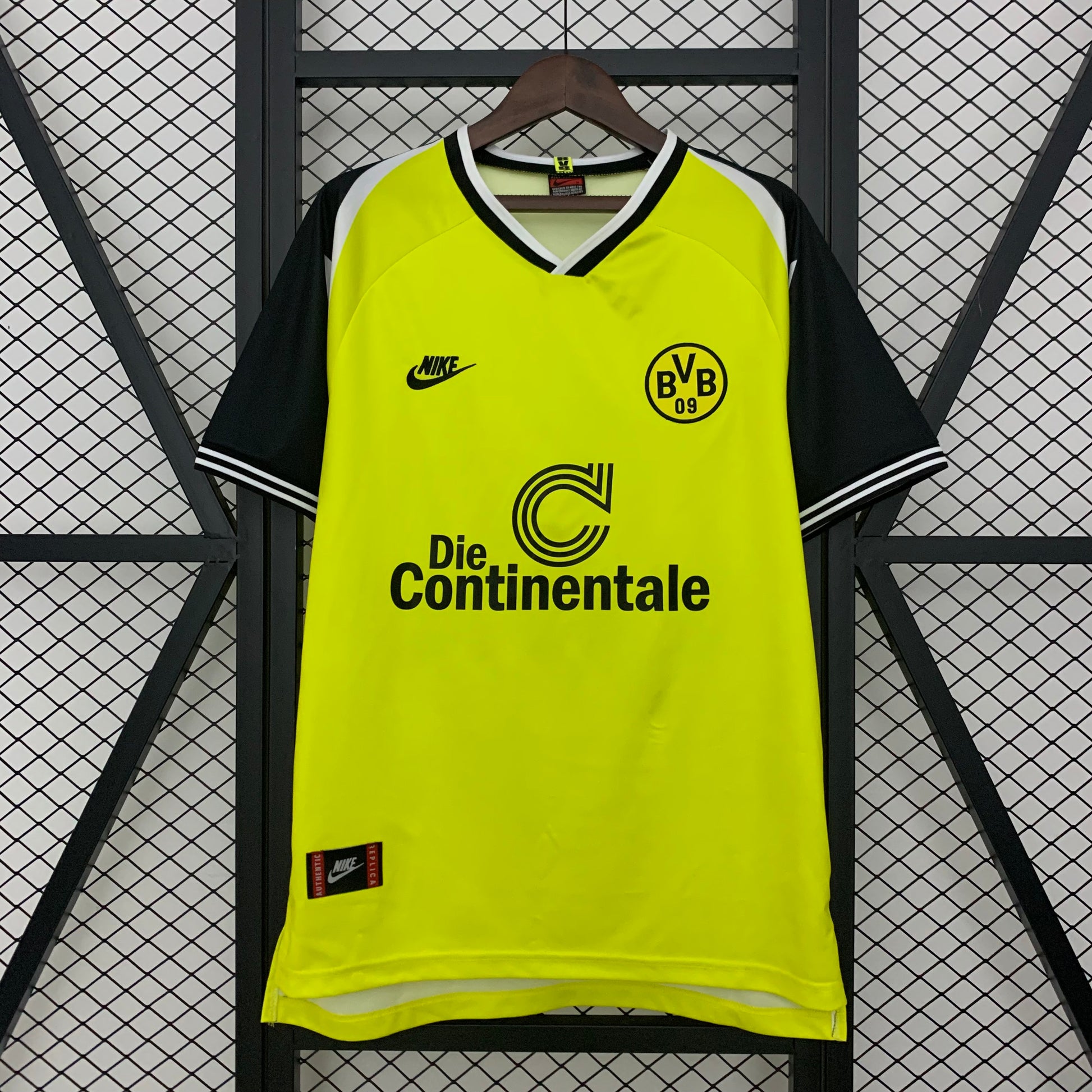 Camiseta retro Borussia Dortmund 1995/96 primera equipación amarilla Möller Sammer Champions – Cortita y al Pie
