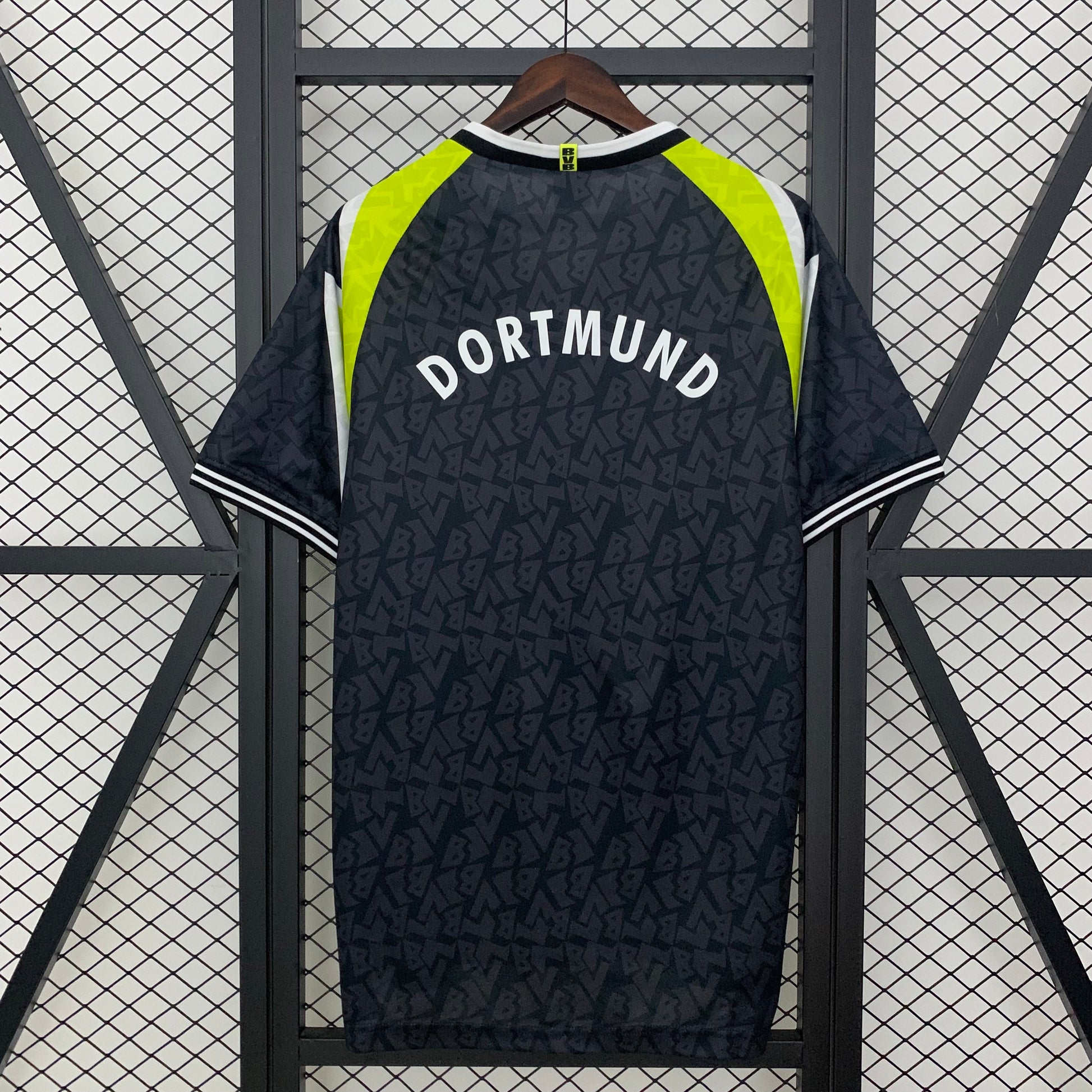 Camiseta retro Borussia Dortmund 1995/96 segunda equipación negra detalle escudo – Cortita y al Pie
