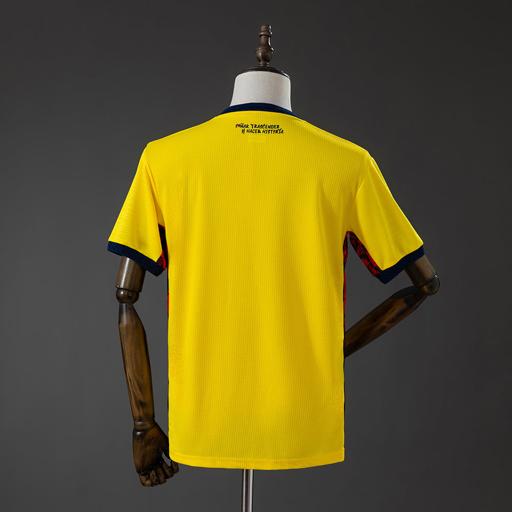 Camiseta Ecuador Mundial 2026 primera equipación versión fan detalle escudo – Cortita y al Pie