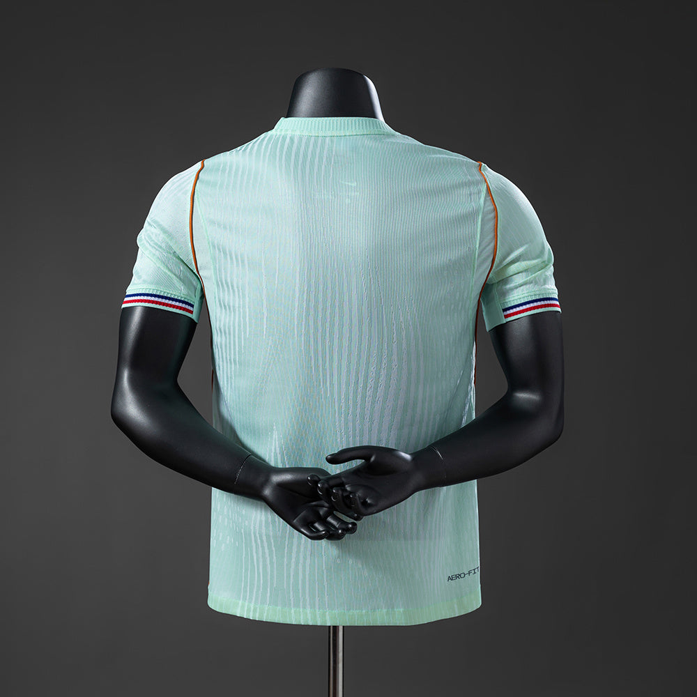 Camiseta Francia Mundial 2026 segunda equipación versión jugador blanca detalle – Cortita y al Pie