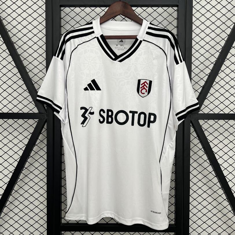 Camiseta Fulham 2025/26 primera equipación versión fan blanca Craven Cottage – Cortita y al Pie