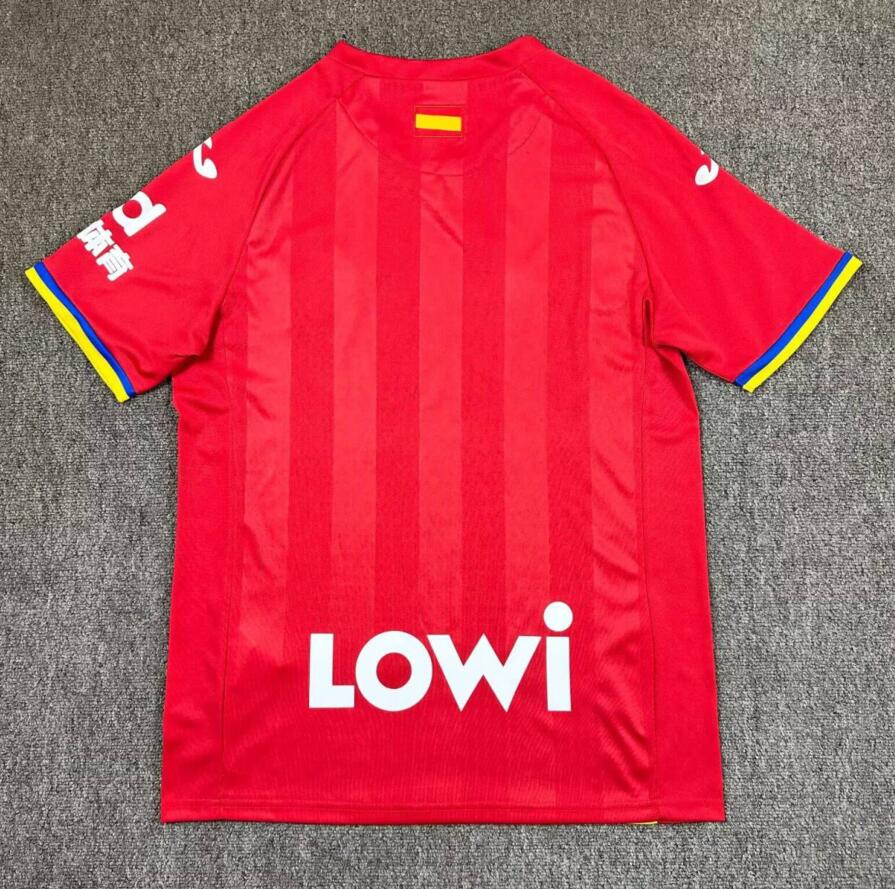 Camiseta Getafe 2025/26 segunda equipación versión fan detalle escudo – Cortita y al Pie