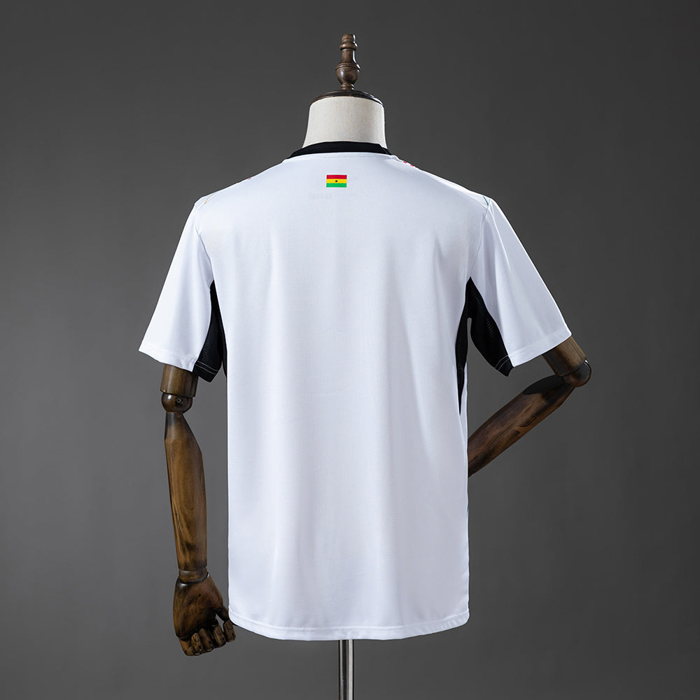 Camiseta Ghana Mundial 2026 primera equipación versión fan detalle escudo – Cortita y al Pie