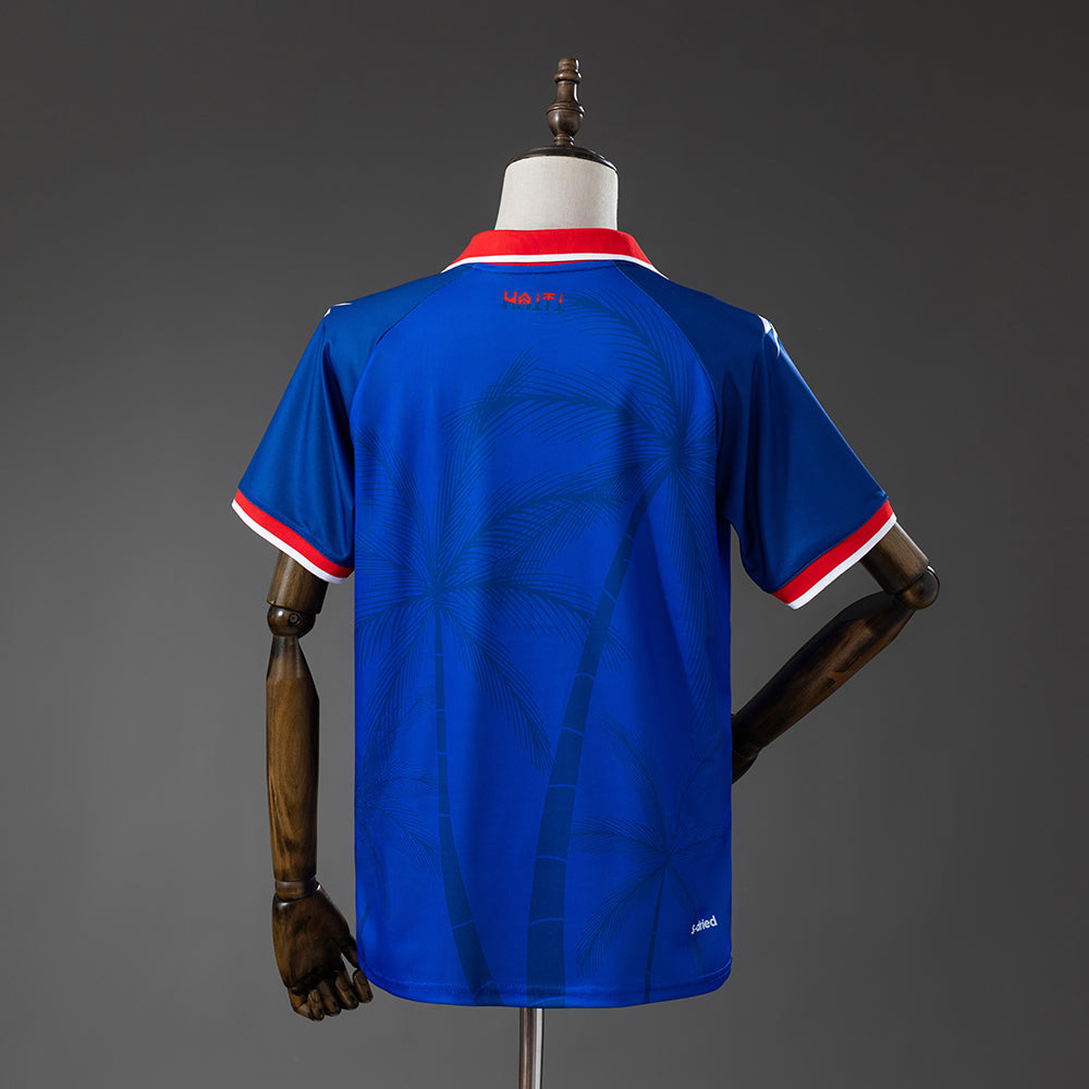 Camiseta Haití Mundial 2026 primera equipación versión fan azul detalle escudo – Cortita y al Pie