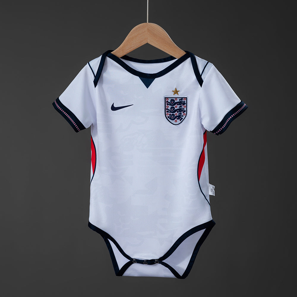Body Inglaterra Mundial 2026 primera equipación versión bebé blanca Three Lions – Cortita y al Pie