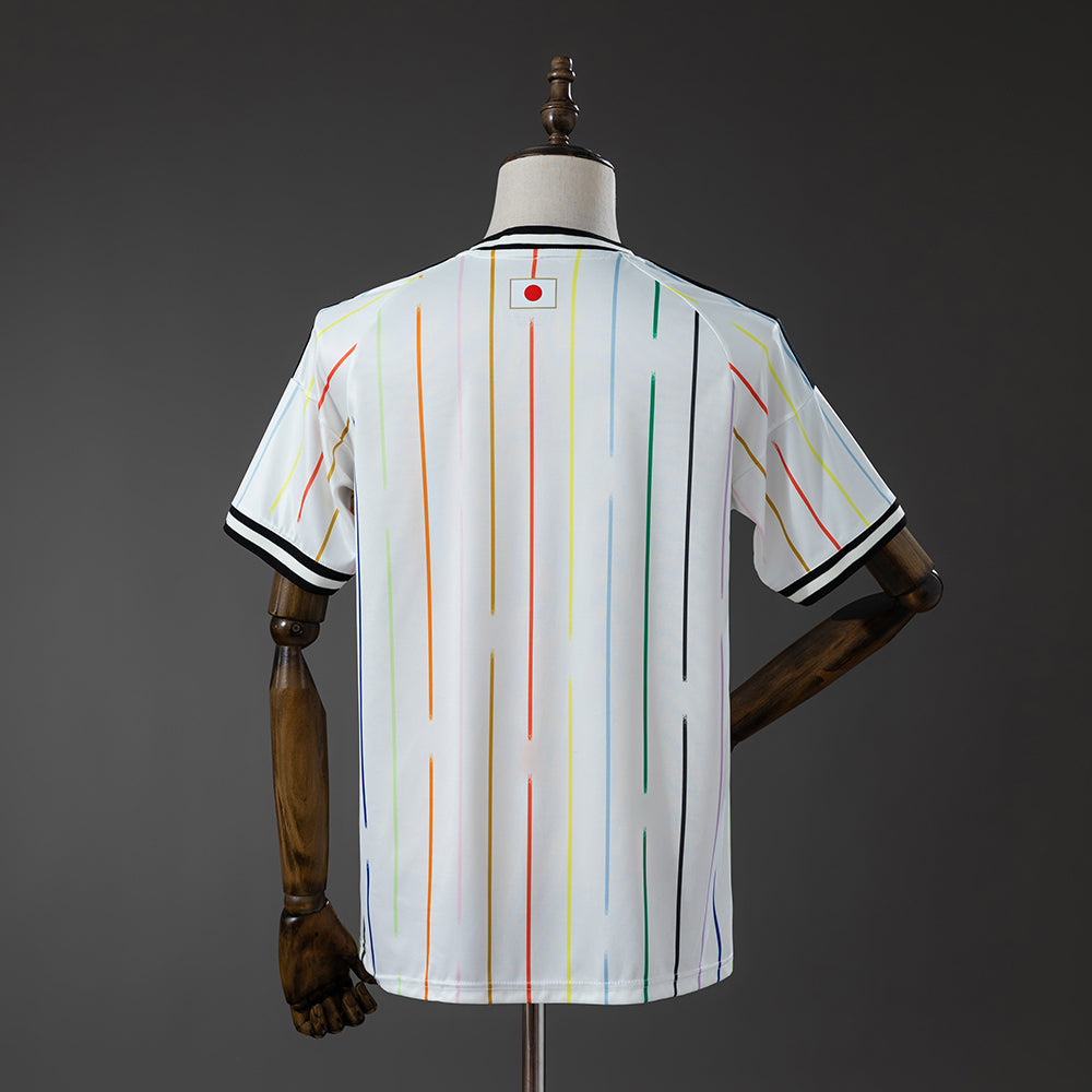 Camiseta Japón Mundial 2026 segunda equipación versión fan blanca detalle escudo – Cortita y al Pie