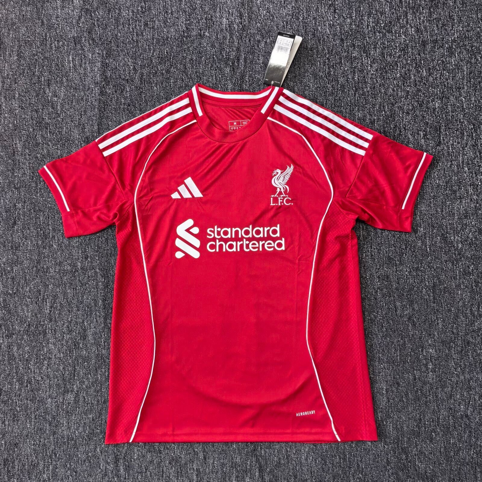 Camiseta Liverpool 2025/26 primera equipación versión fan roja Anfield – Cortita y al Pie