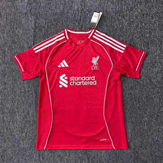 Camiseta Liverpool 2025/26 primera equipación versión fan roja Anfield – Cortita y al Pie