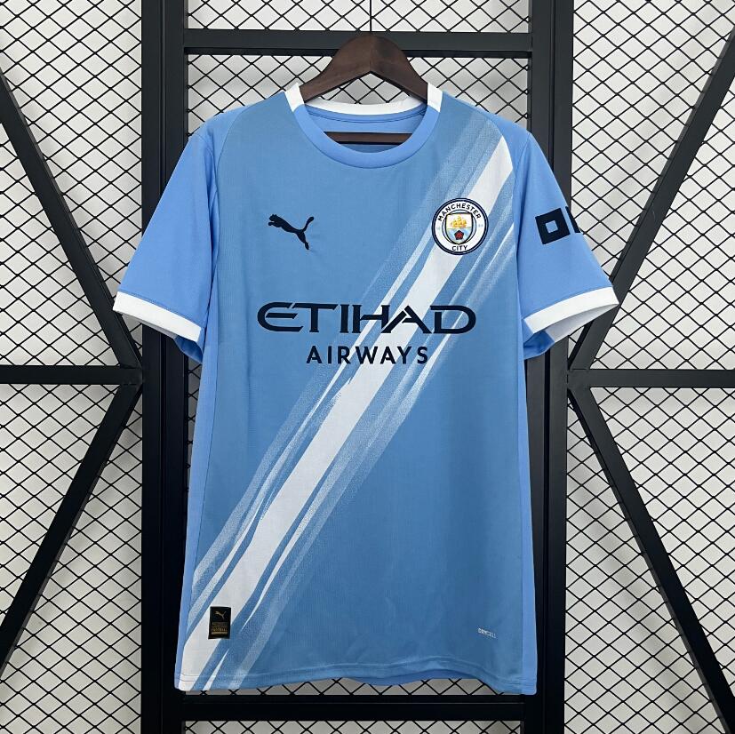 Camiseta Manchester City 2025/26 primera equipación versión fan celeste Etihad – Cortita y al Pie