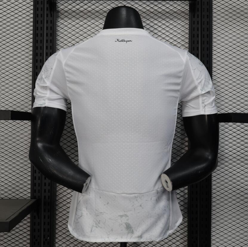 Camiseta Manchester City 2025/26 segunda equipación versión jugador detalle escudo – Cortita y al Pie