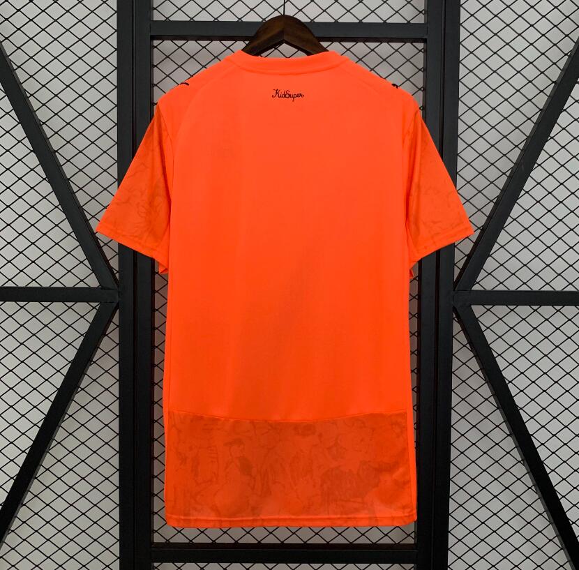 Camiseta Manchester City 2025/26 tercera equipación versión fan detalle escudo – Cortita y al Pie