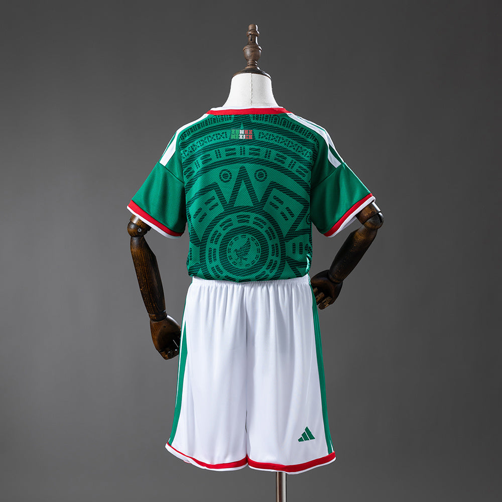 Camiseta México Mundial 2026 primera equipación versión niño detalle escudo – Cortita y al Pie
