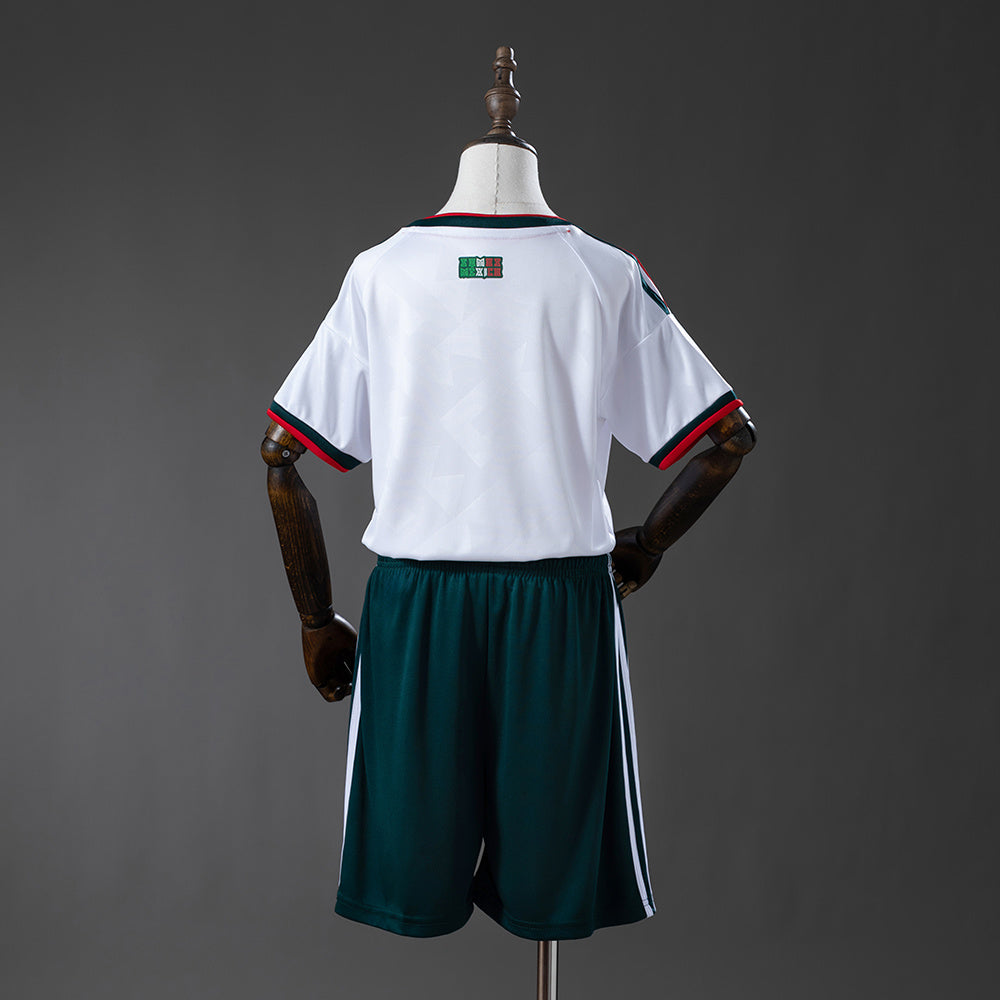 Camiseta México Mundial 2026 segunda equipación versión niño detalle escudo – Cortita y al Pie