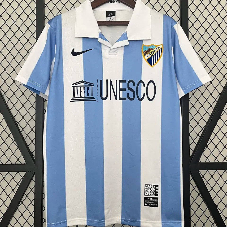 Camiseta retro Málaga CF 2012/13 primera equipación celeste UCL cuartos de final – Cortita y al Pie