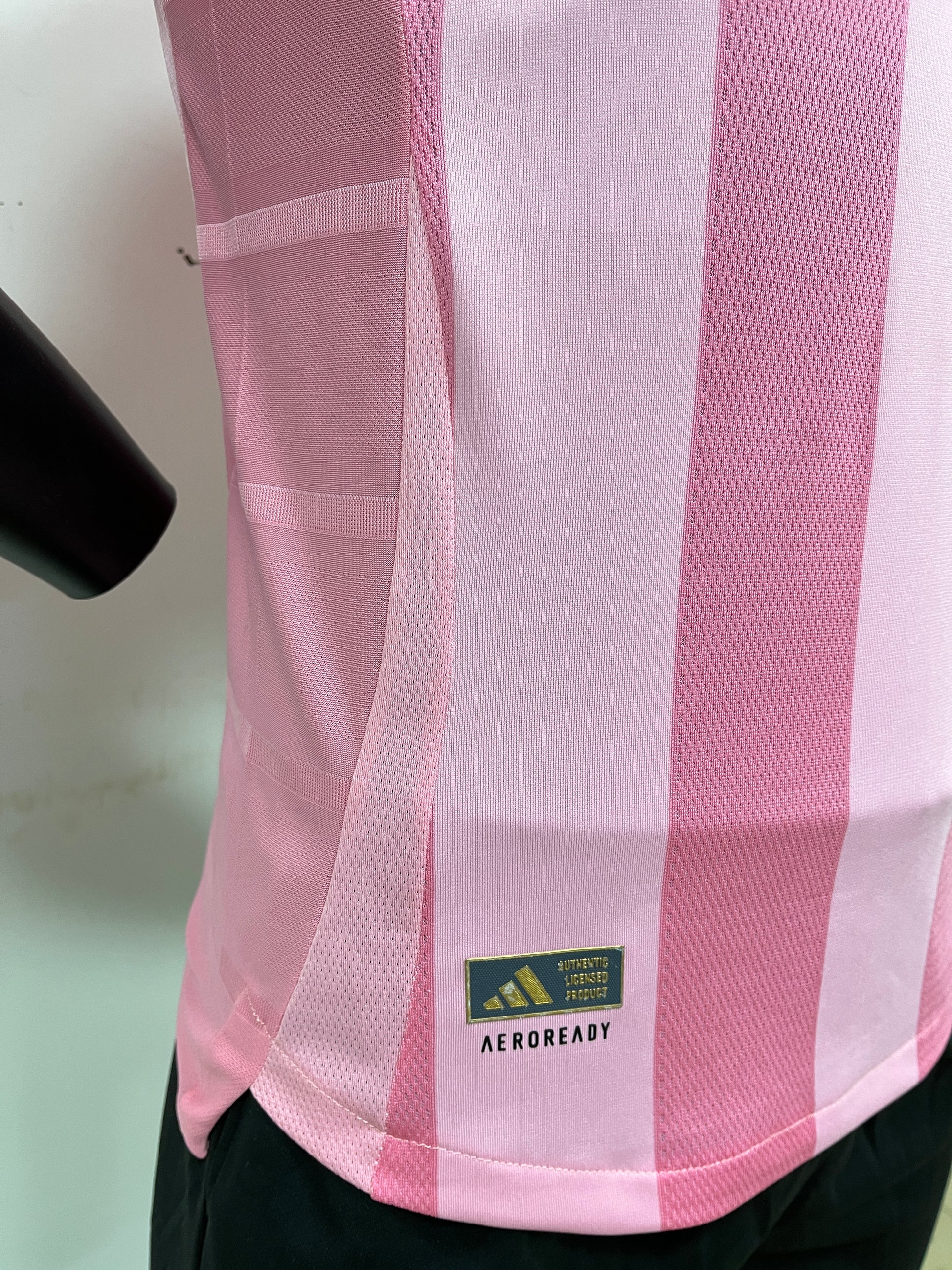 Camiseta Inter Miami 2025/26 primera equipación versión jugador lateral – Cortita y al Pie