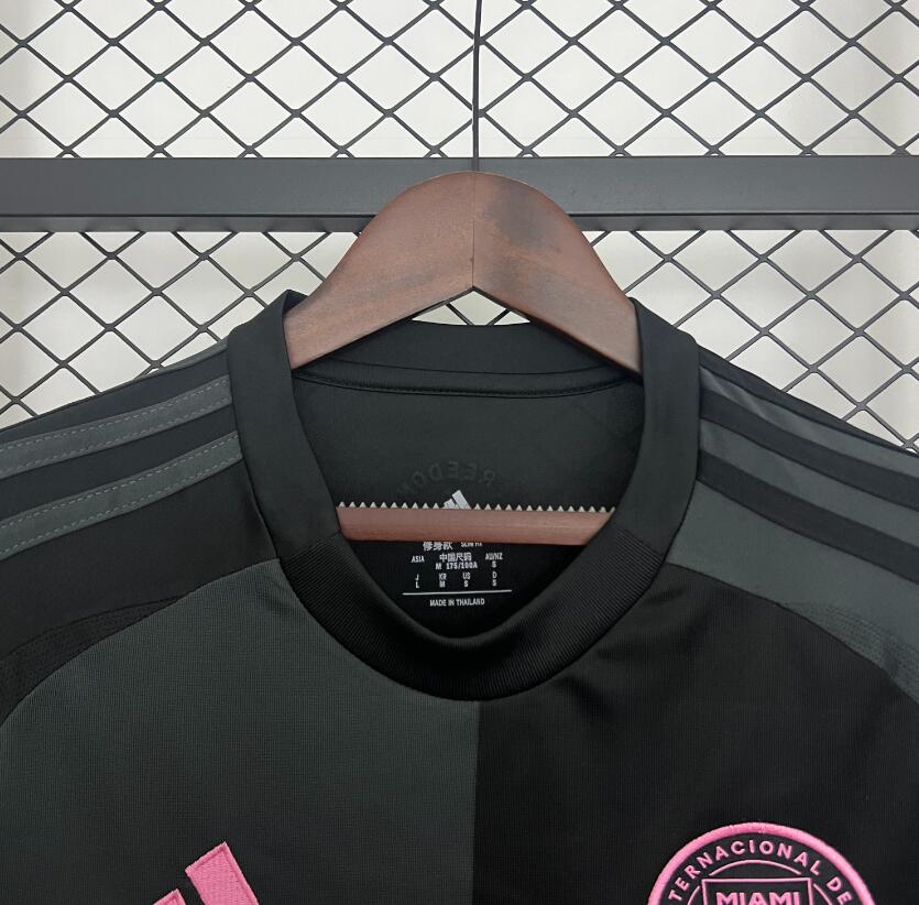 Camiseta Inter Miami 2025/26 segunda equipación versión fan negra lateral – Cortita y al Pie