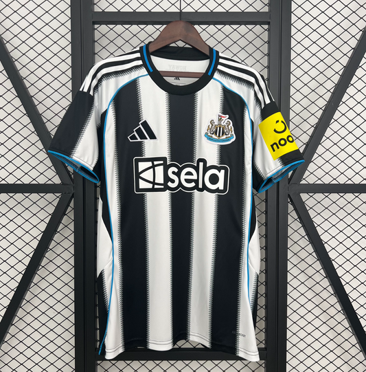 Camiseta Newcastle 2025/26 primera equipación versión fan negra blanca St James Park – Cortita y al Pie