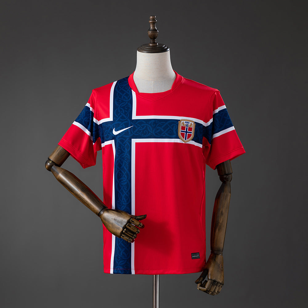 Camiseta Noruega Mundial 2026 primera equipación versión fan roja Haaland – Cortita y al Pie