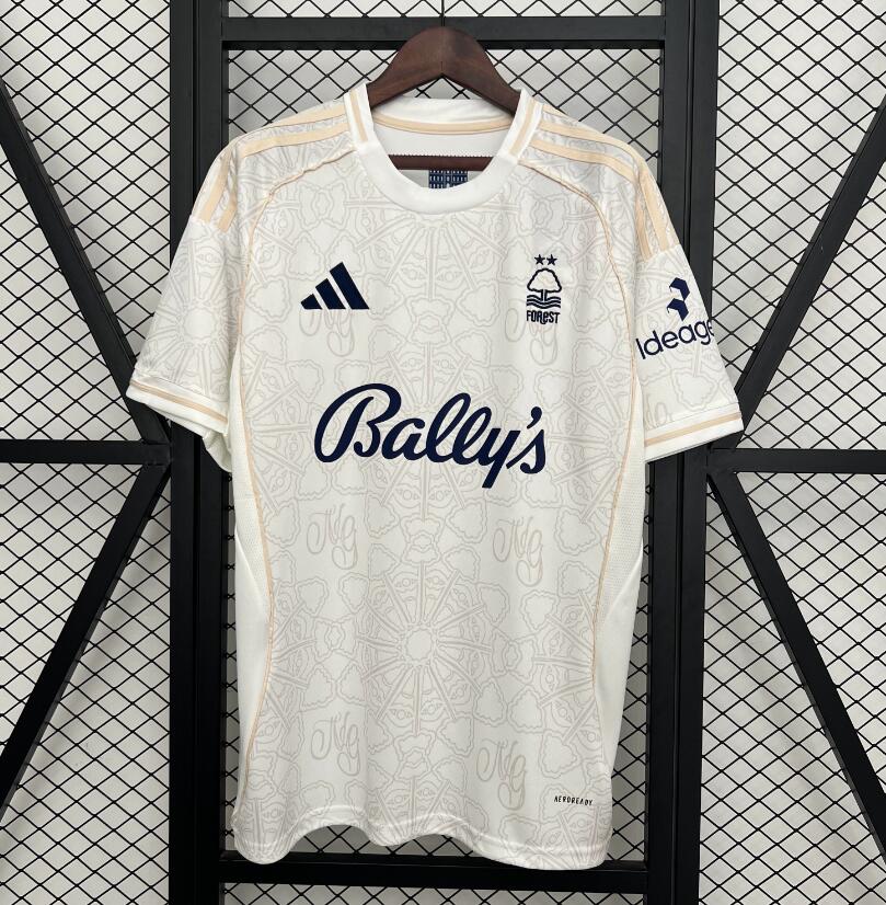 Camiseta Nottingham Forest 2025/26 segunda equipación versión fan City Ground – Cortita y al Pie