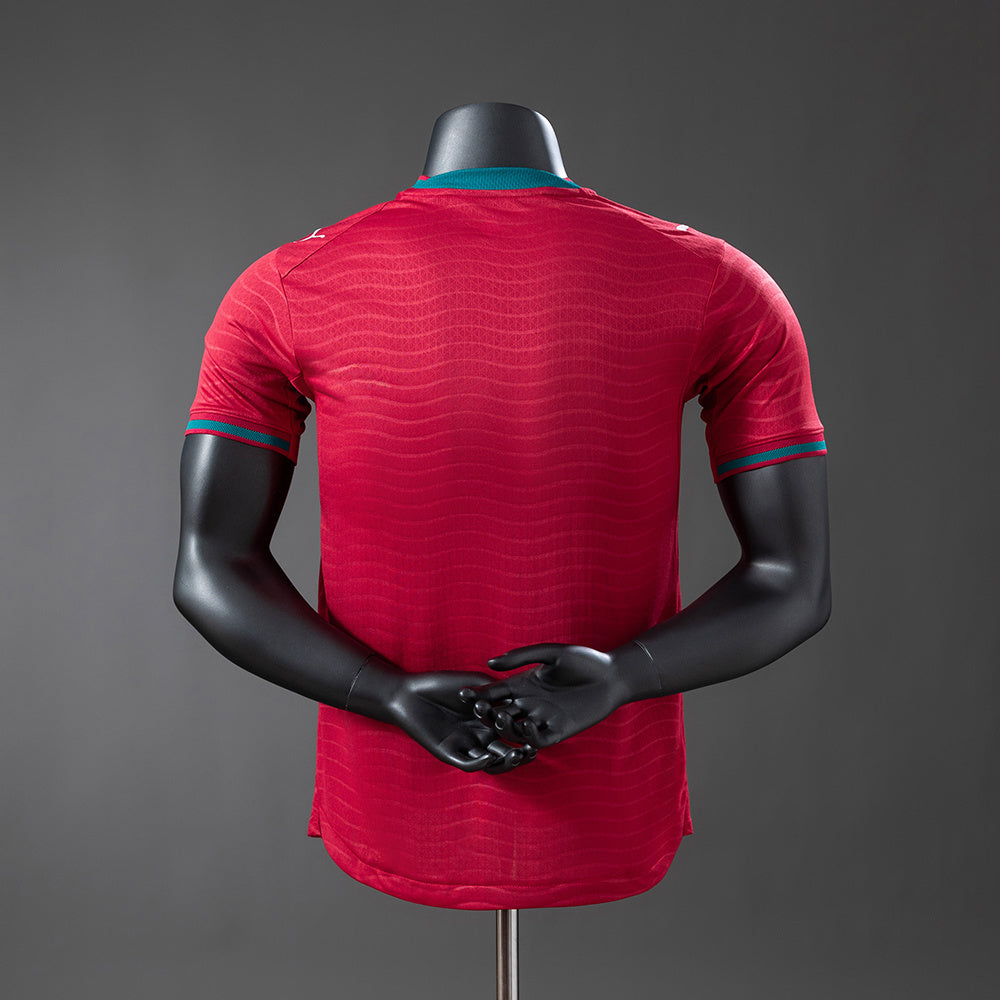 Camiseta Portugal Mundial 2026 primera equipación versión jugador detalle escudo – Cortita y al Pie