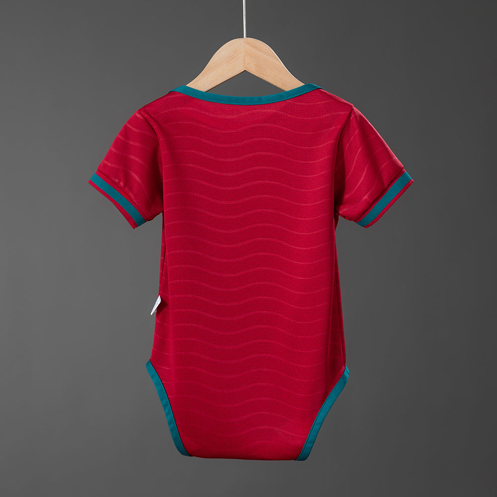 Body Portugal Mundial 2026 primera equipación versión bebé detalle escudo – Cortita y al Pie