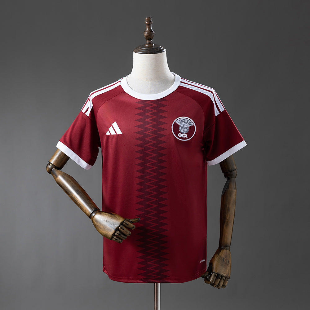 Camiseta Qatar Mundial 2026 primera equipación versión fan burdeos – Cortita y al Pie