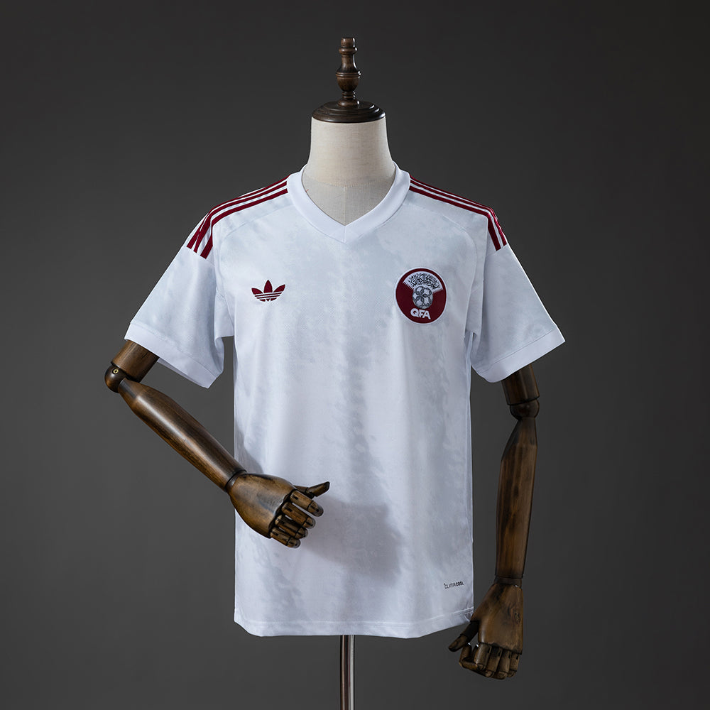 Camiseta Qatar Mundial 2026 segunda equipación versión fan blanca – Cortita y al Pie