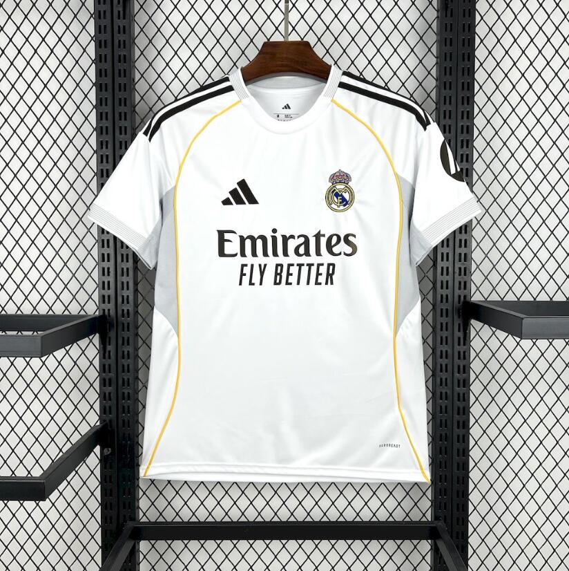 Camiseta Real Madrid 2025/26 primera equipación versión fan blanca Bernabéu – Cortita y al Pie