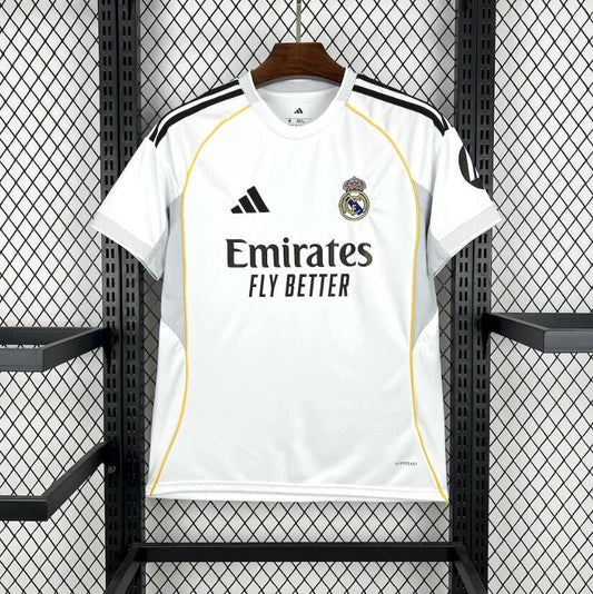 Camiseta Real Madrid 2025/26 primera equipación versión fan blanca Bernabéu – Cortita y al Pie