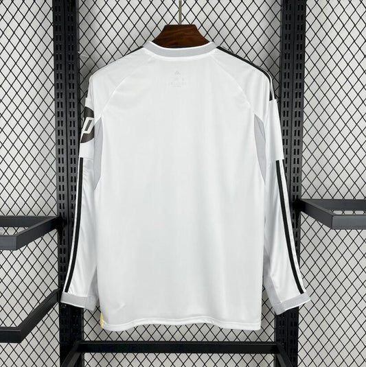 Camiseta Real Madrid 2025/26 primera equipación versión fan manga larga detalle – Cortita y al Pie