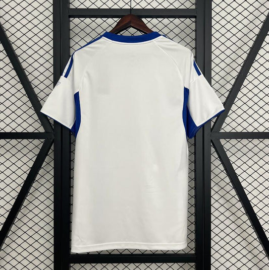 Camiseta Schalke 04 2025/26 segunda equipación versión fan detalle escudo – Cortita y al Pie