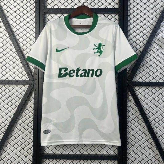 Camiseta Sporting de Lisboa 2025/26 segunda equipación versión fan blanca Alvalade – Cortita y al Pie
