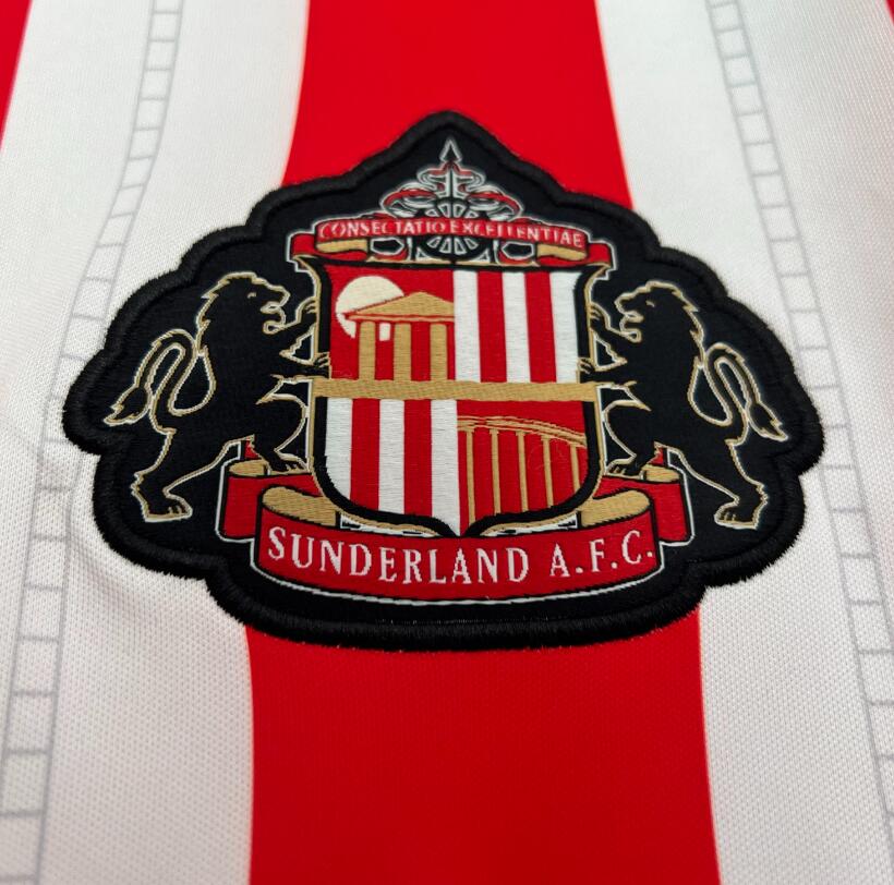 Camiseta Sunderland 2025/26 primera equipación versión fan lateral – Cortita y al Pie